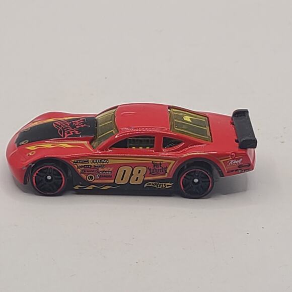2008 HOT WHEELS CIRCLE TRACKER #08 RED 2 7/8" DIECAST RACE CAR W/ YELLOW & BLACK - Picture 1 of 5